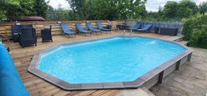 Spacious courtyard cottage