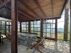 Mountain & Sea Retreat Lapcici
