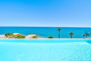Wonderful 2BR - pool and sea - parking