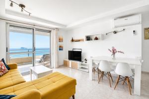 Apartamento en Primera Línea con Vistas y Piscina