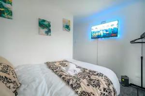 Bright Double Room LS16 Near Airport WiFi