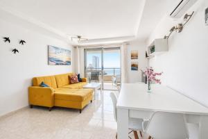 Apartamento en Primera Línea con Vistas y Piscina