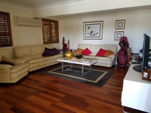 Tropical Waterfront Family Entertainer Pet friendl