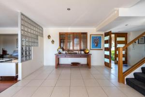 Tropical Waterfront Family Entertainer Pet friendl