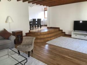 4 bedrooms house 15 from Paris Center