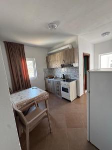 Redis Seaview Apartments