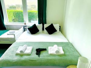 Chic victorian 1 bed flat - sleeps 4 - free parking - pet friendly