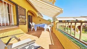 VACAY LEscala, Apartamento Tropicana, con piscina y cerca de la playa