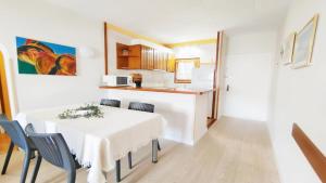 VACAY LEscala, Apartamento Tropicana, con piscina y cerca de la playa