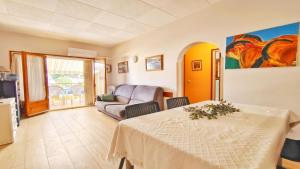 VACAY LEscala, Apartamento Tropicana, con piscina y cerca de la playa