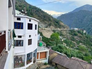 Kedar Mount View