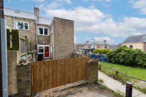 DiscountsContractorsWIFIFree ParkingSmart TV