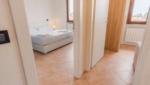 The House in the Vineyard - Italian Homing