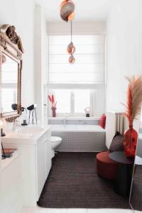 The Guest Suite - Shifting Scenery