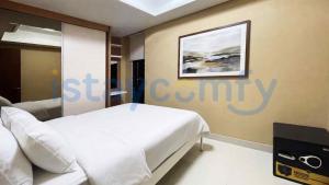 2BR Pollux Habibie B0701 City and City View