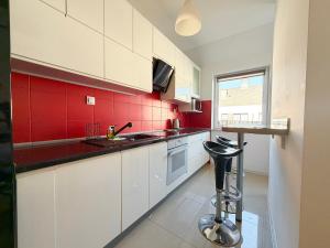 Wysoka Two-Level Cosy Apartment by BookingHost