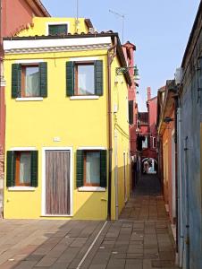 Bright & Cozy Burano Lodging