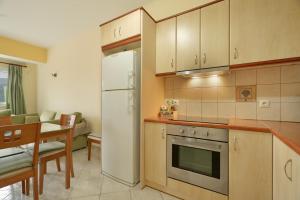 Vardia Room
