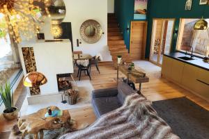 stylische Alpenlounge mit Pool, Blockhaus-Sauna und Jacuzzi für bis zu 12 Personen
