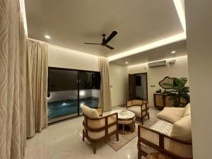 Riverfront 4BHK Pvt Pool terrace in Karjat
