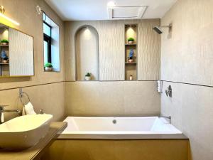 Riverfront 4BHK Pvt Pool terrace in Karjat