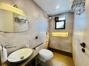 Riverfront 4BHK Pvt Pool terrace in Karjat