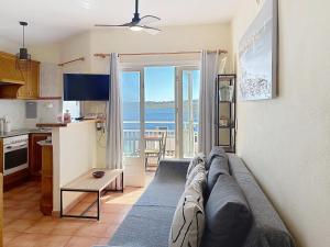 Roca Fornells, Vistas al mar en Fornells F76