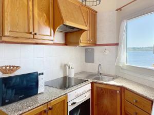 Roca Fornells, Vistas al mar en Fornells F76