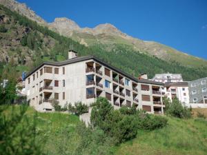 Apartment Chesa Engiadina by Interhome
