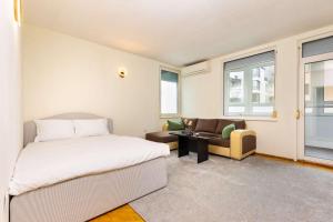 Urban Comfort 2BD Apartment near Botev Stadium by Flat Manаger