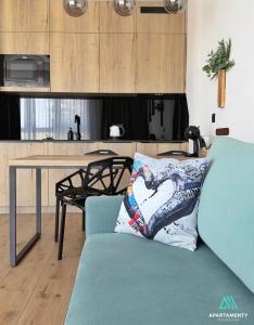 APARTAMENTY SZYNDZIELNIA RODZINNE - 2 SYPIALNIE & BALKON & GÓRY & Parking - TWOJA BAZA WYPADOWA NA SZLAKI i W GÓRY - FAMILY SPACE & BASE