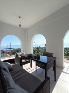 Cozy Seaside Home in Petalidi