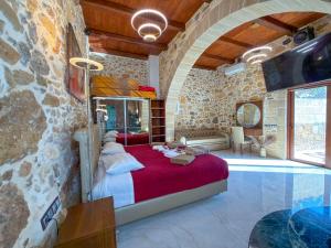 Heated Private Ozone Salt Pool, Hot Tub, Cinema Inside & Outside, Ping Pong, Billiard, Ps5, Playground, Giant Chess, Giant Monopoly, Table Football, 3x Surround Sound - Villa Rokka Luxe