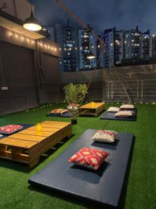 MFB 602 1BHK Apartment by Charter Stays