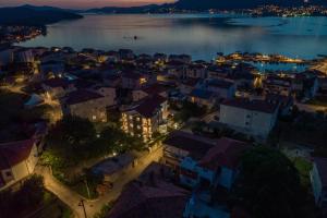 Island Resort Mihaela