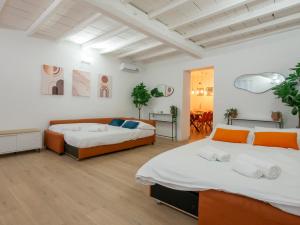 I-Host Ornato - Spacious 2BR Apt for 10 Guests with 3 Bathrooms