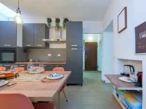 I-Host Ornato - Spacious 2BR Apt for 10 Guests with 3 Bathrooms