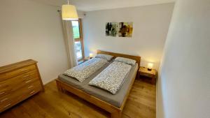 Modernes Apartment mit Bergpanorama & Terrasse