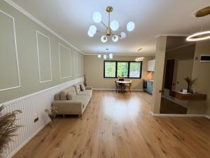 Ophir Apartment Ultracentral,the greenest and brightest central area,3 parking space in the large yard