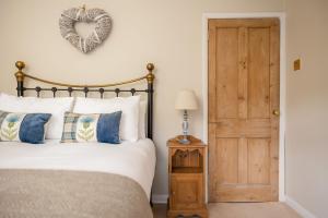 Carr Cottage - sleeping 4 and welcoming dogs
