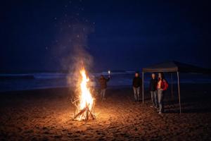Aloha Beach Deck , Oceanfront, Stunning Sunrises, BBQ, Karaoke
