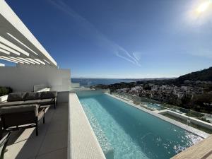 Marae Home - Dream Holidays Private Pool with Brea