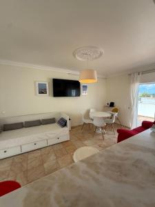 A sunny terrace apartment Alvor