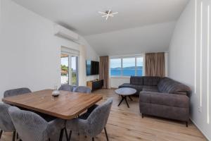 Seventh Heaven - Luxury Seaview Apartment