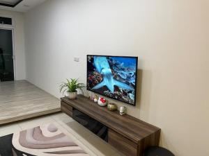 Modern Twin Galaxy Studio by Micasa Homestay