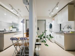 New 4BR 2BA at Gongdeok AREX, 10 Pax Groups, 1F, Luggage