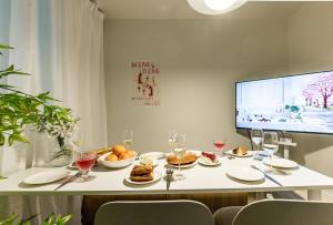 New 4BR 2BA at Gongdeok AREX, 10 Pax Groups, 1F, Luggage