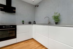 Prestige Apartment Tymienieckiego in Lodz with Parking by Renters Prestige