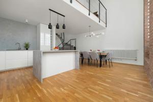 Prestige Apartment Tymienieckiego in Lodz with Parking by Renters Prestige