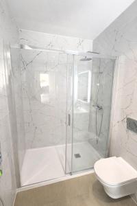 Sunny Coast Apt 3BR, 2BATHS, AC and Heated POOL